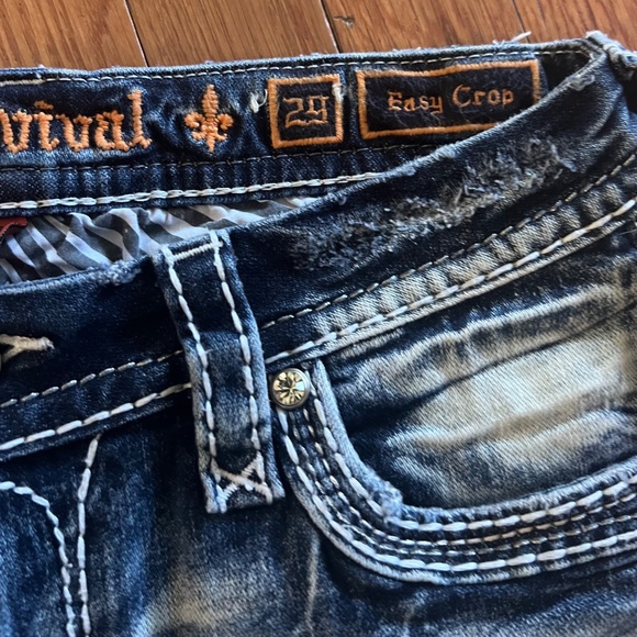 Rock Revival Crop Jeans - Picture 4 of 6